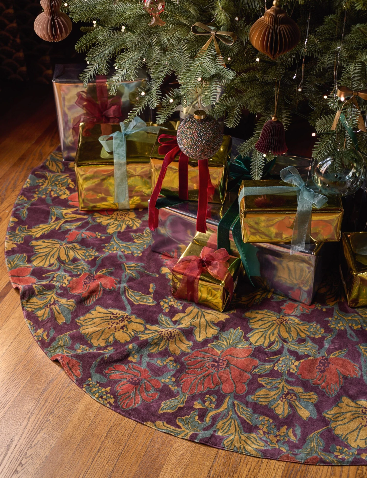 Agnetha Velvet Tree Skirt 3 Agnetha Velvet Tree Skirt