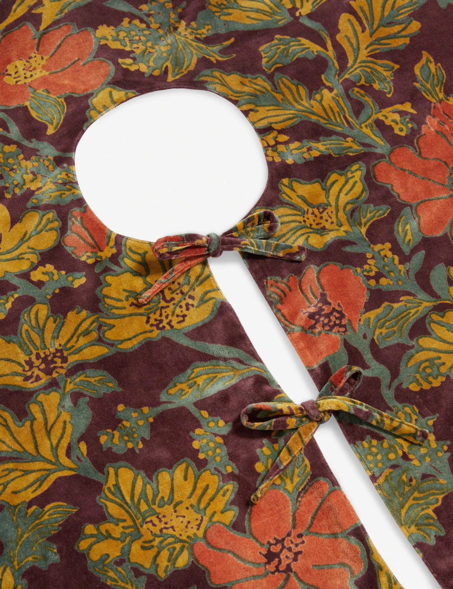 Agnetha Velvet Tree Skirt 5 Agnetha Velvet Tree Skirt - Image 3