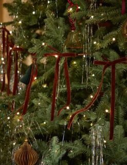 Danita Velvet Garland