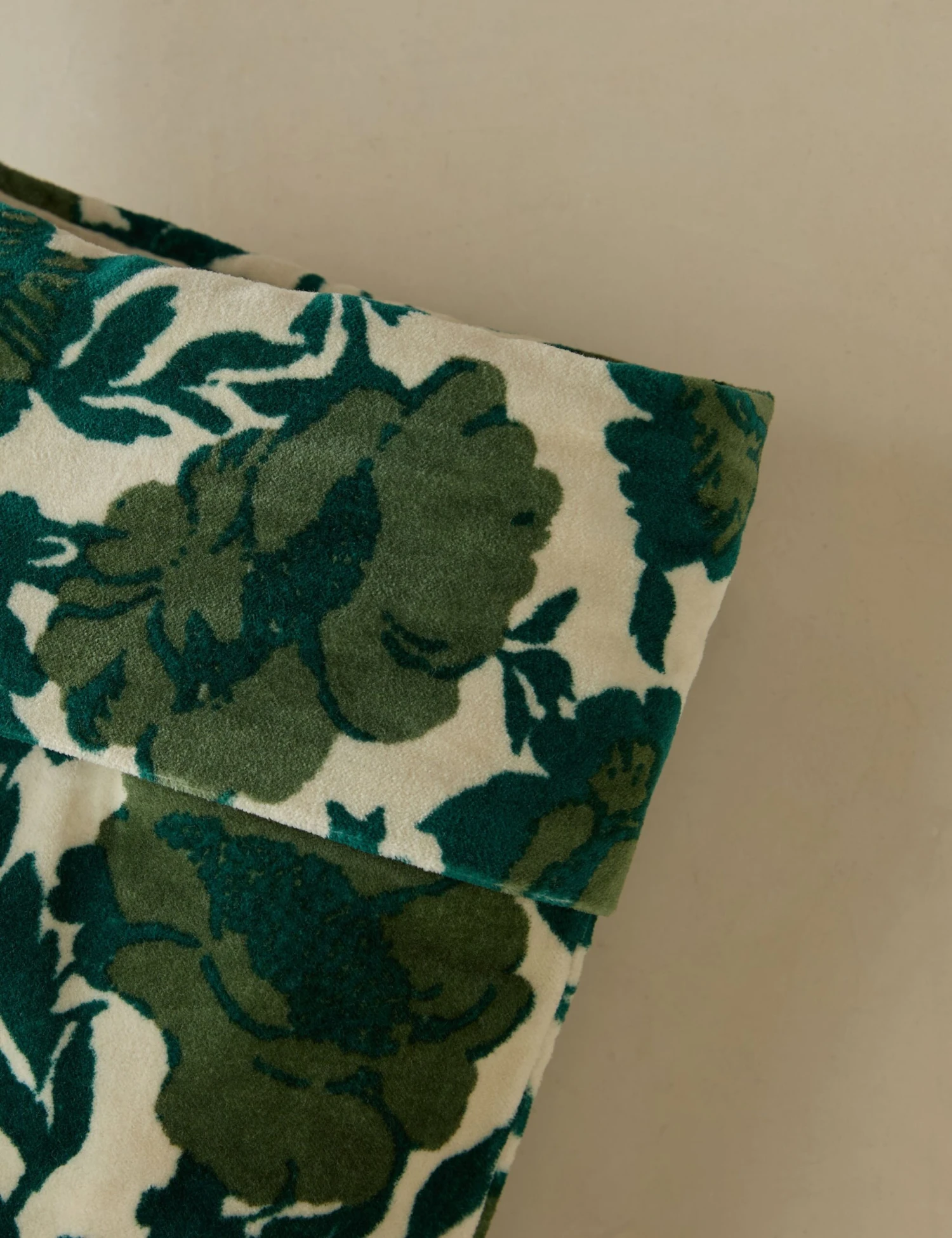 Corabel Velvet Stocking - Image 3