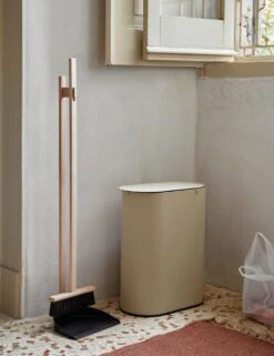 Enkel Bin By Ferm Living -Home Decor Sale fermLIVING SS23 EnkelBin 1104266981 IconBroomSet 100545206 image 01