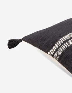 Ryla Lumbar Pillow -Home Decor Sale jie002 detail corner 001